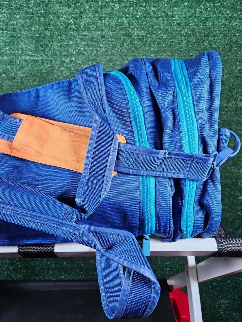 NWOT Vintage Lacoste Parfums Essential Sport Duffel Bag/Gym Bag / 21